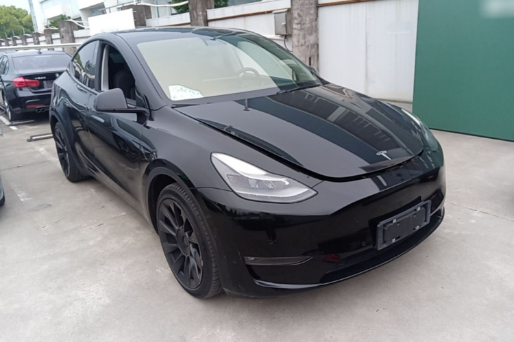 Tesla Model Y 2021 immagine di auto #6