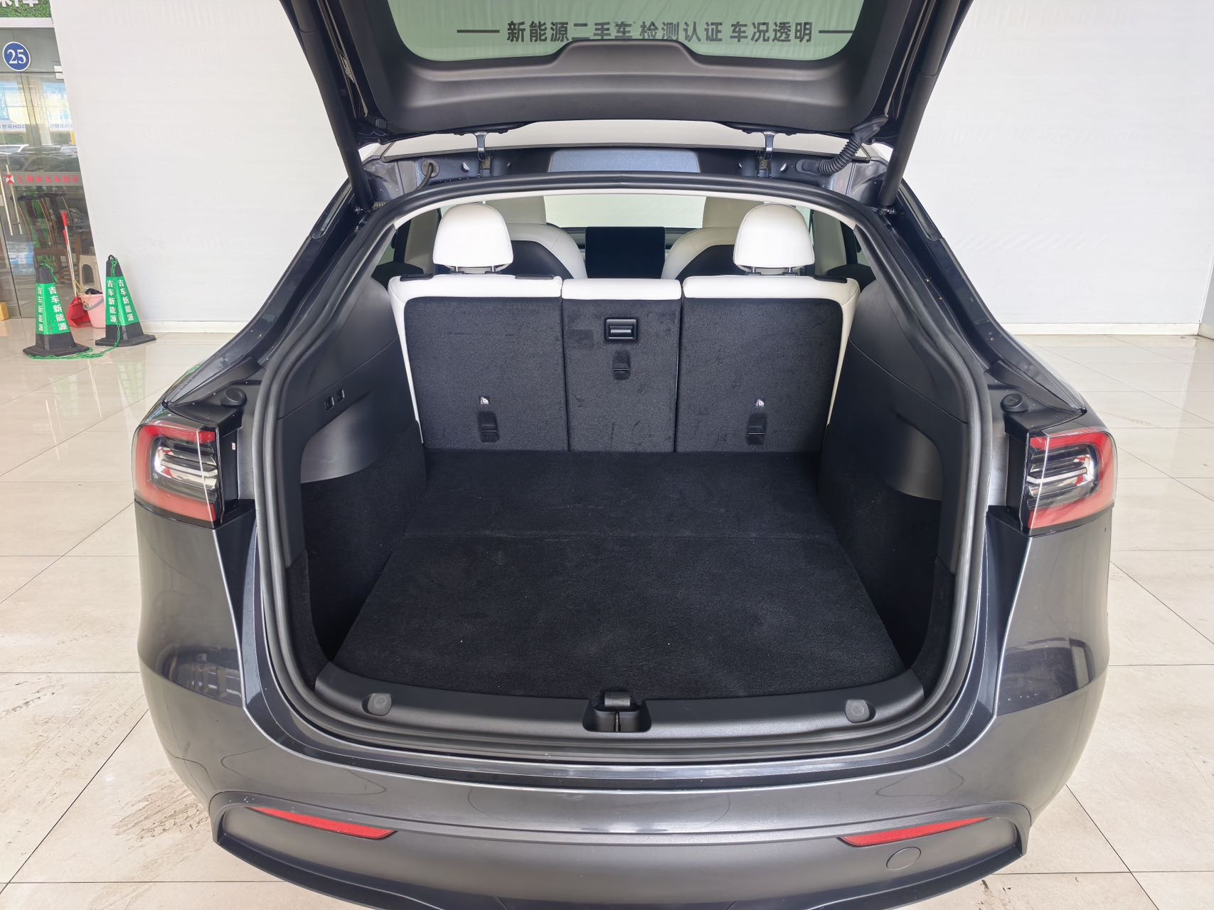 Tesla Model Y 2024 #4 Tesla Model Y 2024 immagine di auto #4