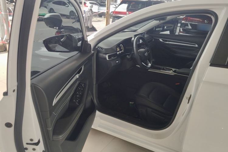 GEELY Emgrand 2024 car image #12