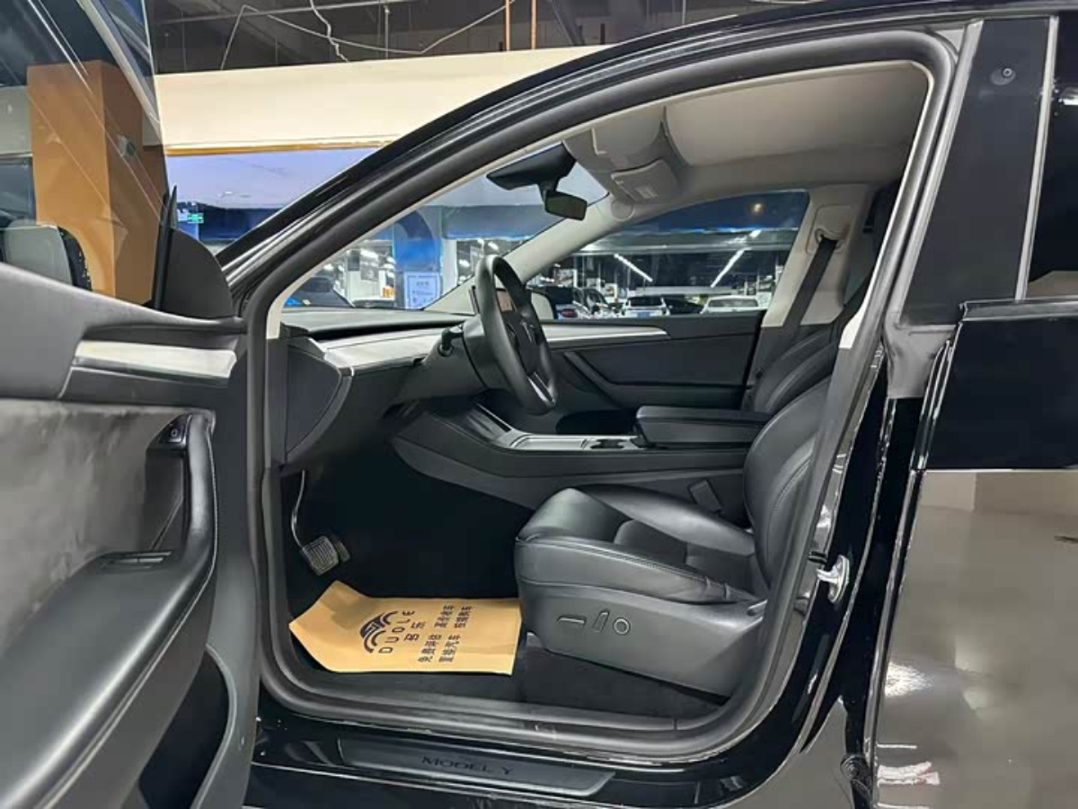 Tesla Model Y 2023 #5 Tesla Model Y 2023 car image #5