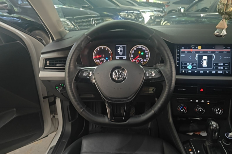 Volkswagen Lavida 2020 car image #11
