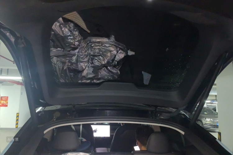 Tesla Model Y 2023 car image #21