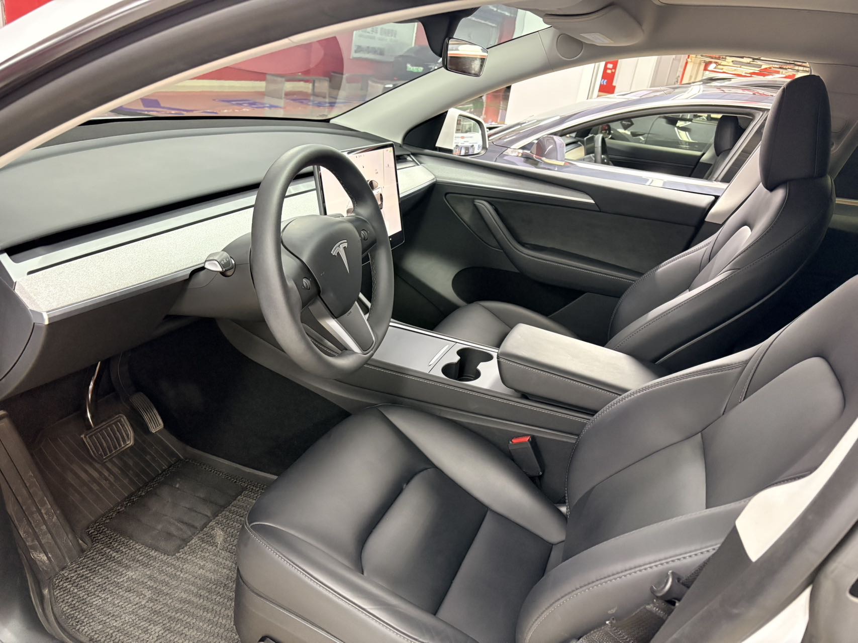 Tesla Model Y 2024 #4 Tesla Model Y 2024 car image #4