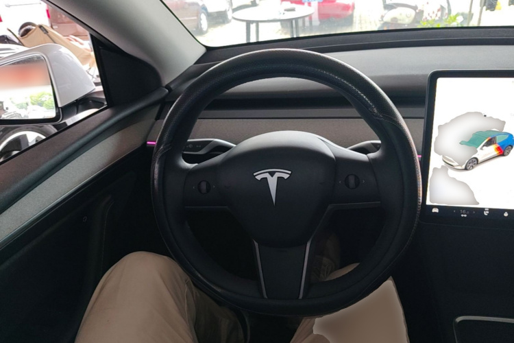 Tesla Model Y 2024 car image #11