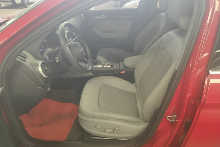 Audi A3 2018 car image #19