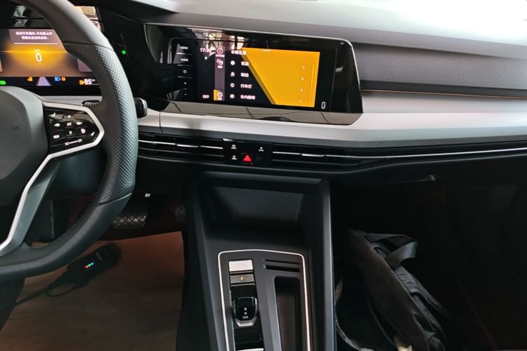 Volkswagen Golf 2022 car image #13