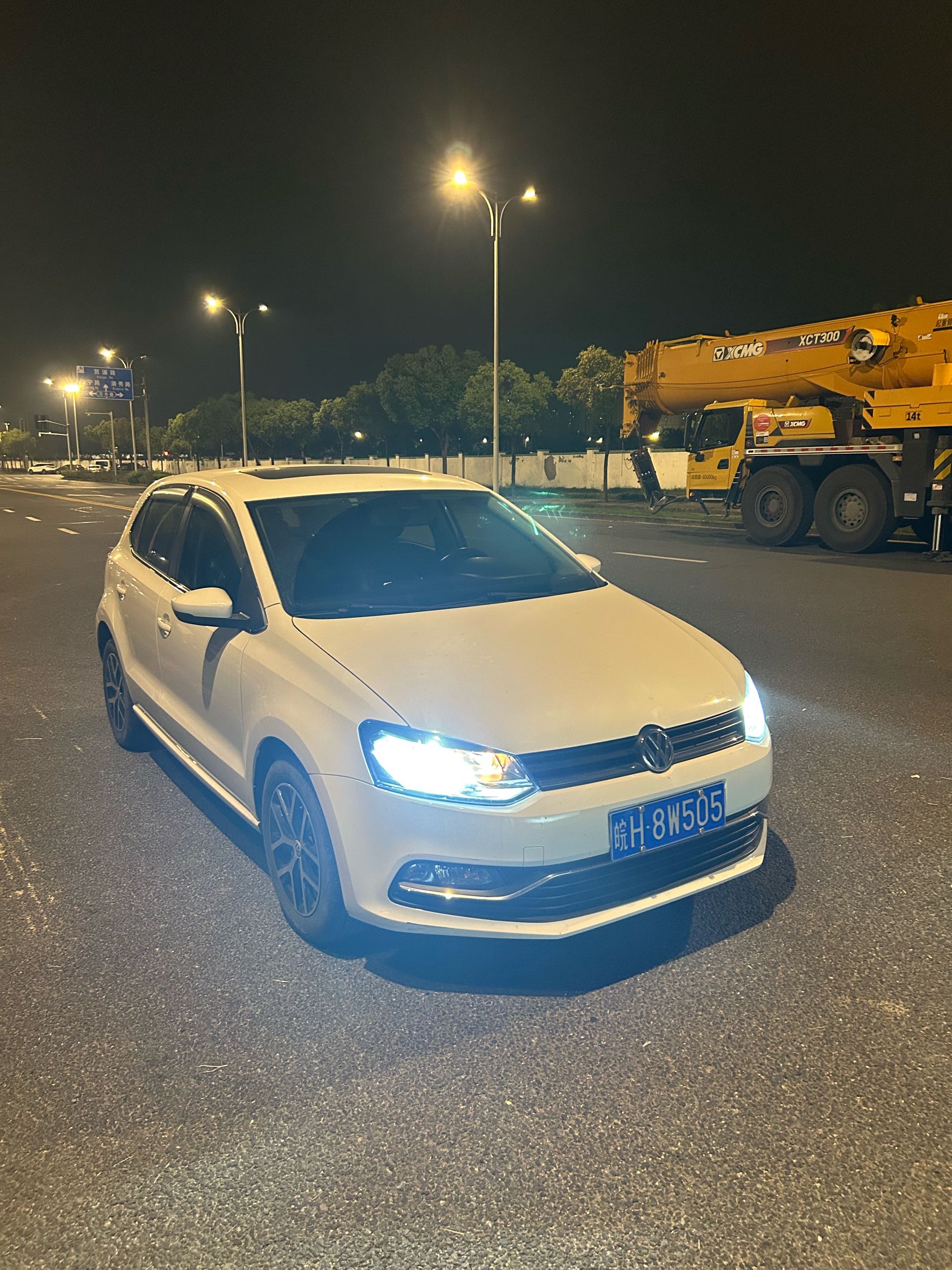 Volkswagen Polo 2019 car image #2