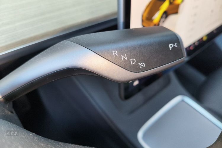 Tesla Model Y 2022 car image #16
