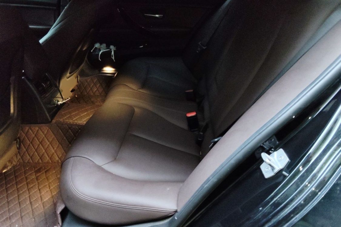 BMW 3 Series 2018 car image #21