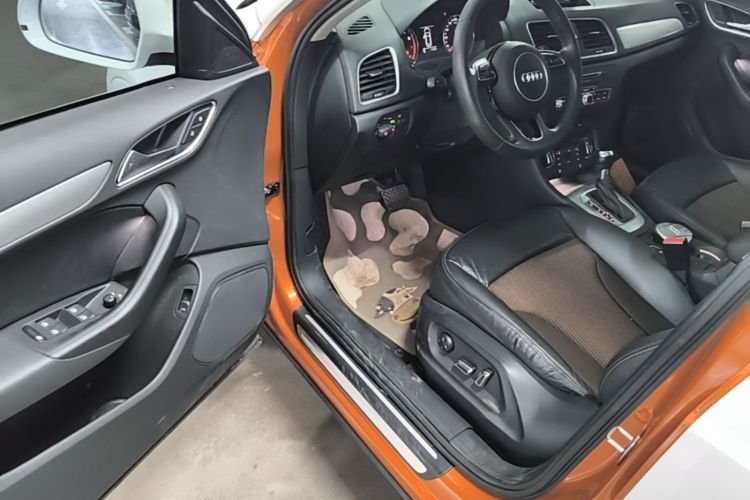 Audi Q3 2017 car image #16