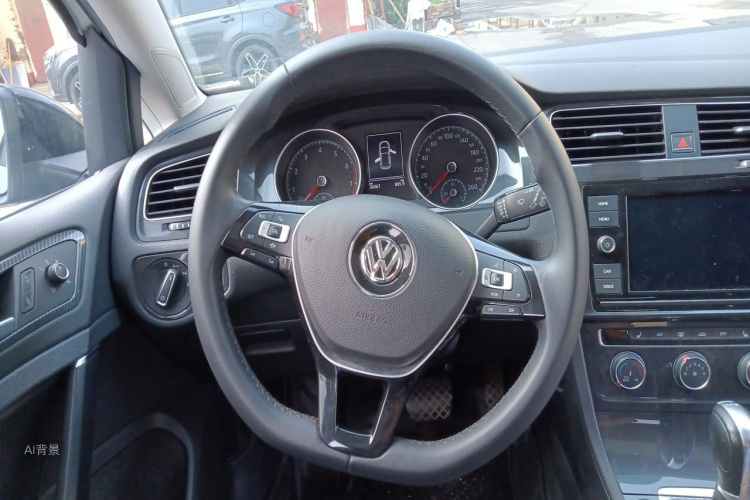 Volkswagen Golf 2019 car image #12