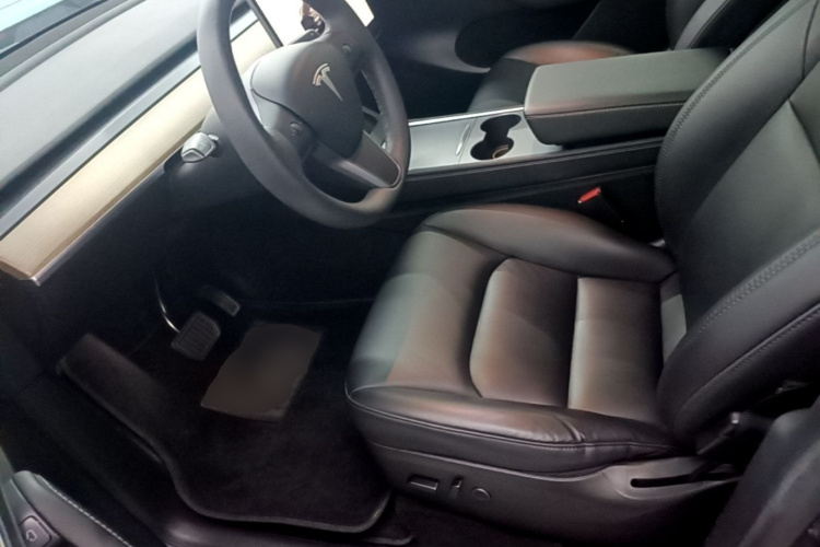 Tesla Model Y 2022 image de voiture #19