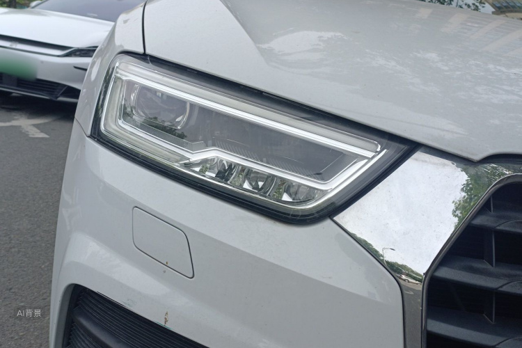 Audi Q3 2018 car image #8