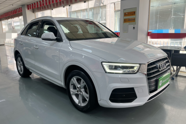 Audi Q3 2019 car image #8