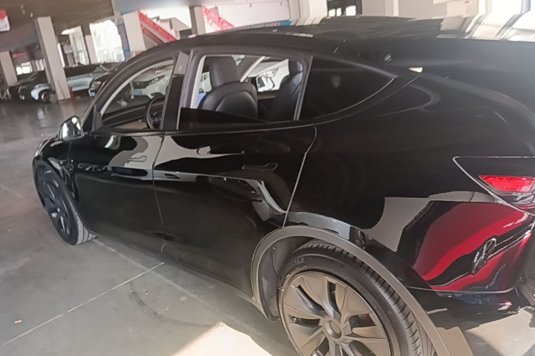 Tesla Model Y 2021 car image #5