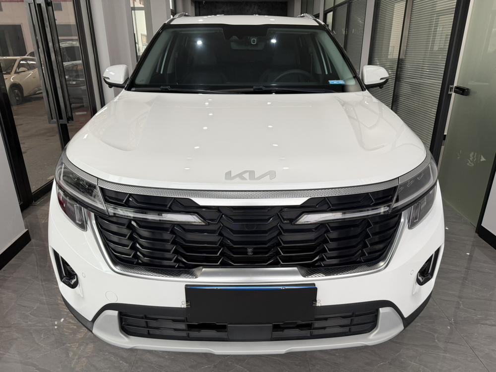 Kia Seltos 2023 car image #2