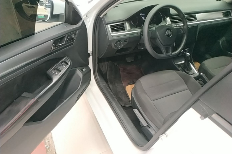 Volkswagen Bora 2019 car image #12