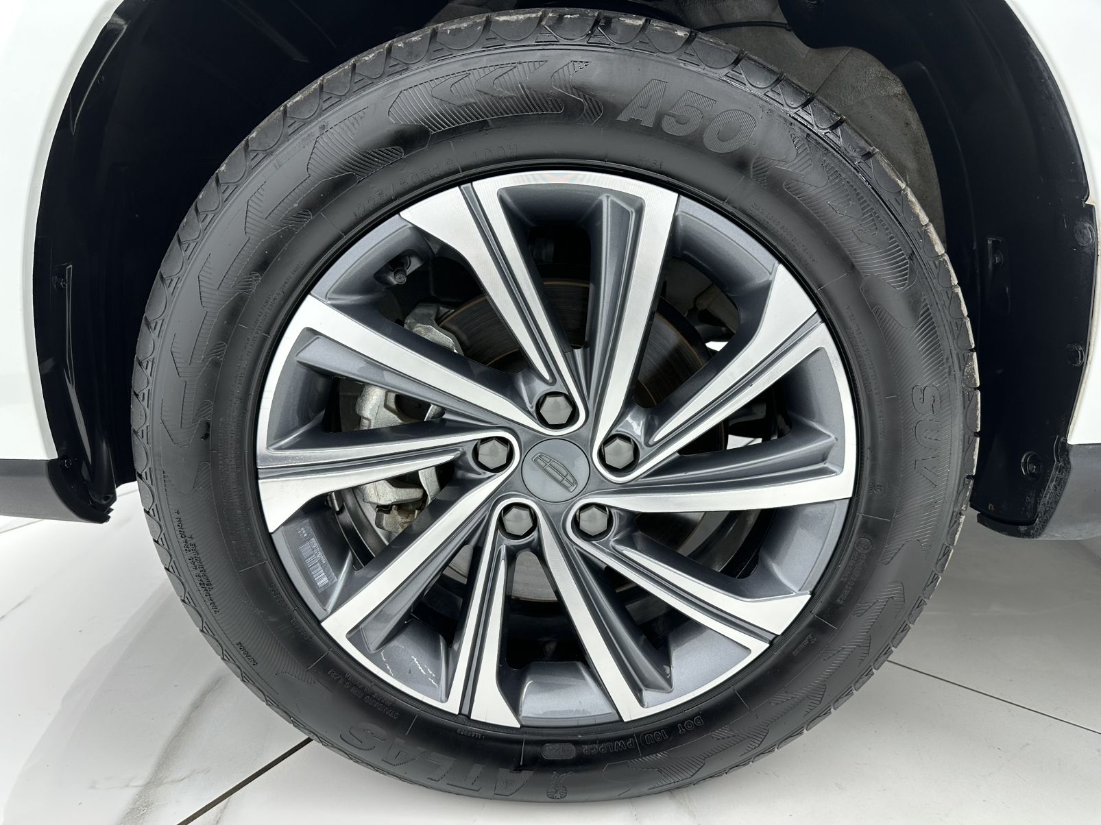 GEELY Vision X6 2024 изображение автомобиля #13
