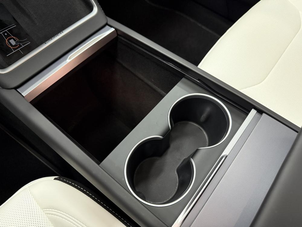 Tesla Model Y 2025 #7 Tesla Model Y 2025 immagine di auto #7
