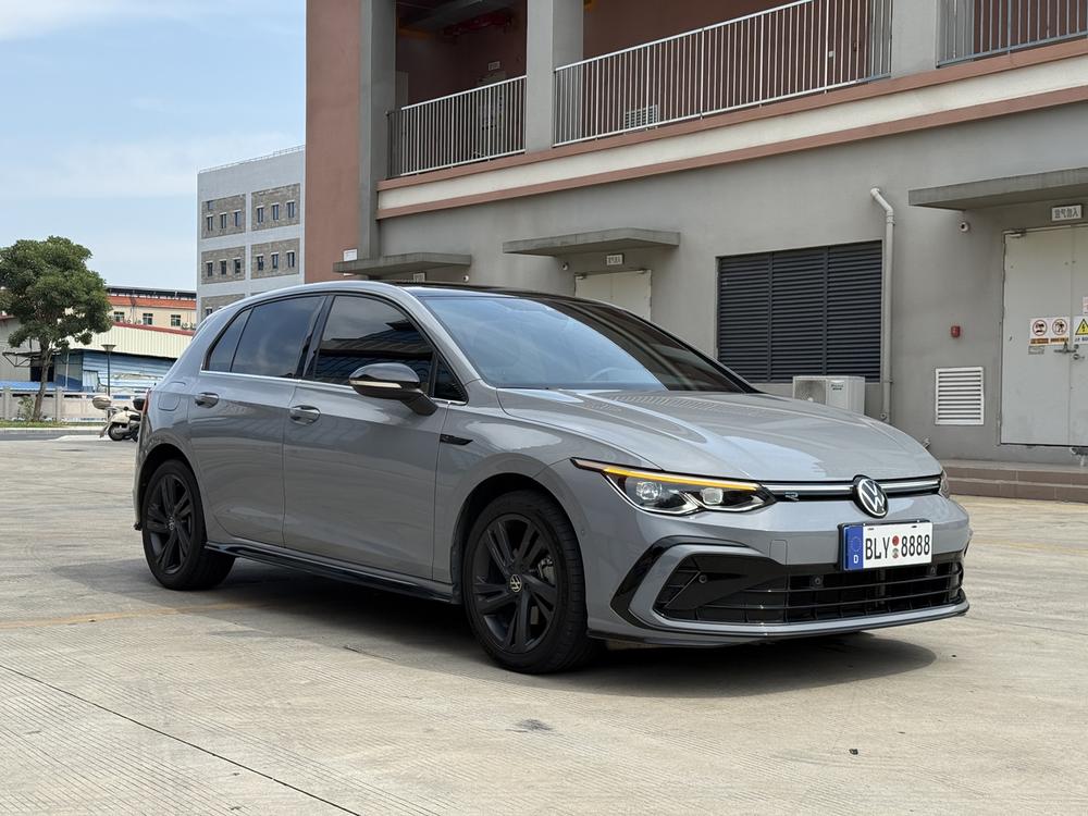 Volkswagen Golf 2021 car image #3