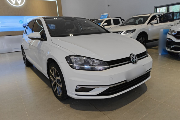 Volkswagen Golf 2018 car image #4