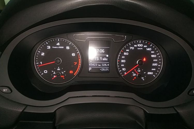 Audi Q3 2018 #12 Audi Q3 2018 car image #12
