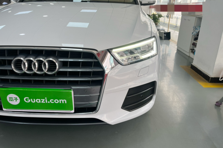 Audi Q3 2019 car image #24