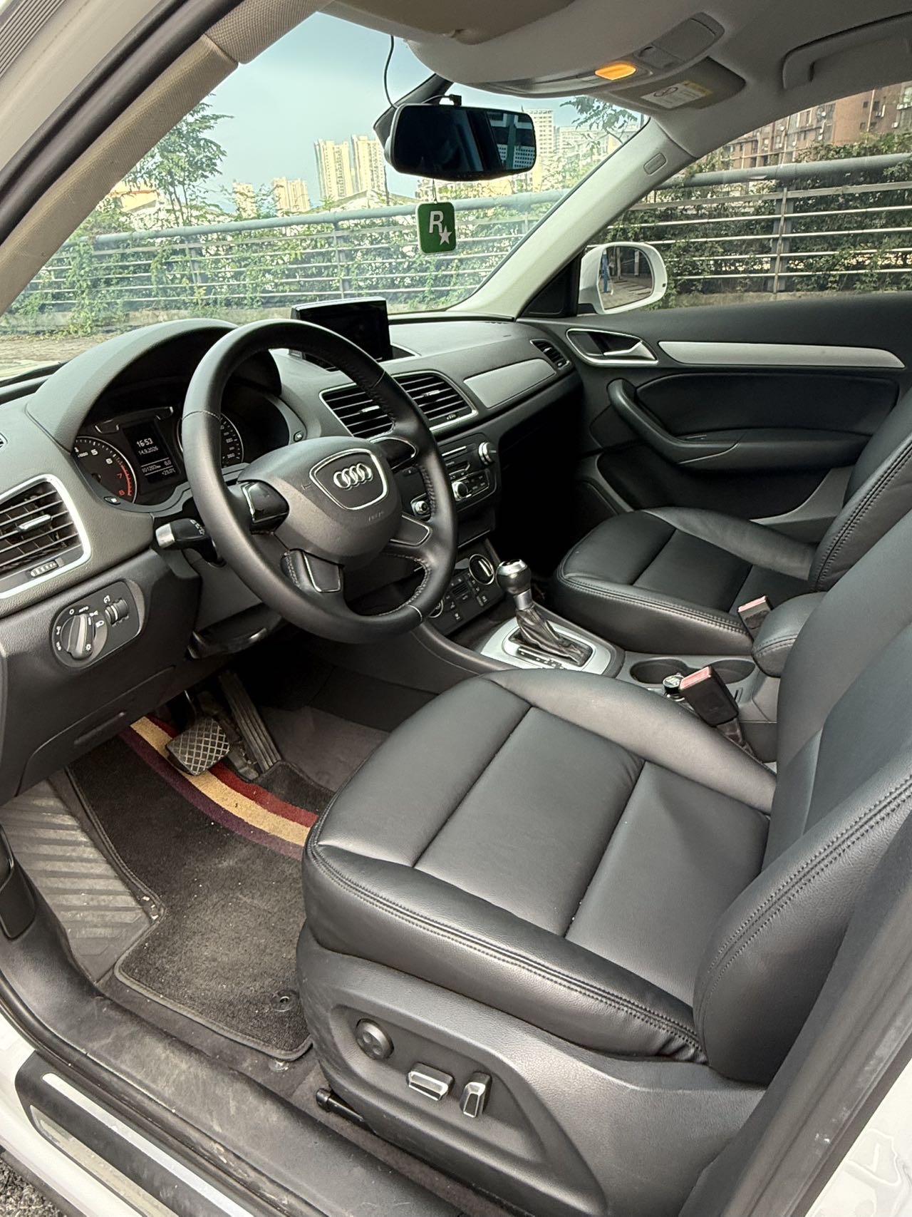 Audi Q3 2018 car image #7