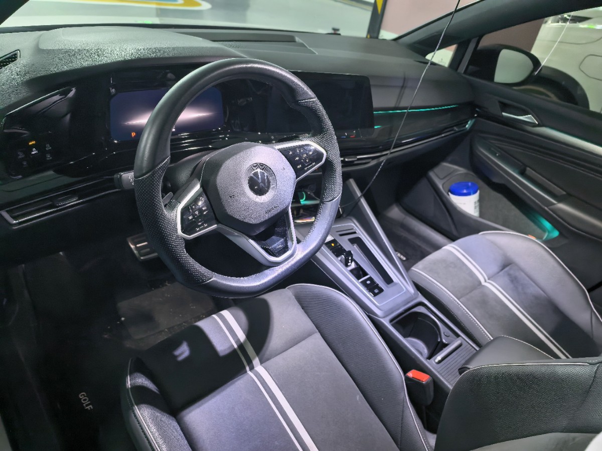 Volkswagen Golf 2022 car image #4