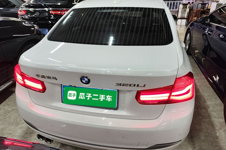 BMW 3 Series 2018 car image #6