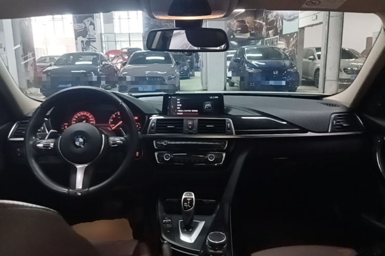 BMW 3 Series 2019 car image #10