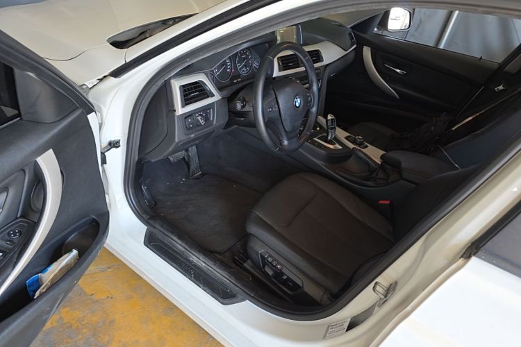 BMW 3 Series 2015 car image #17