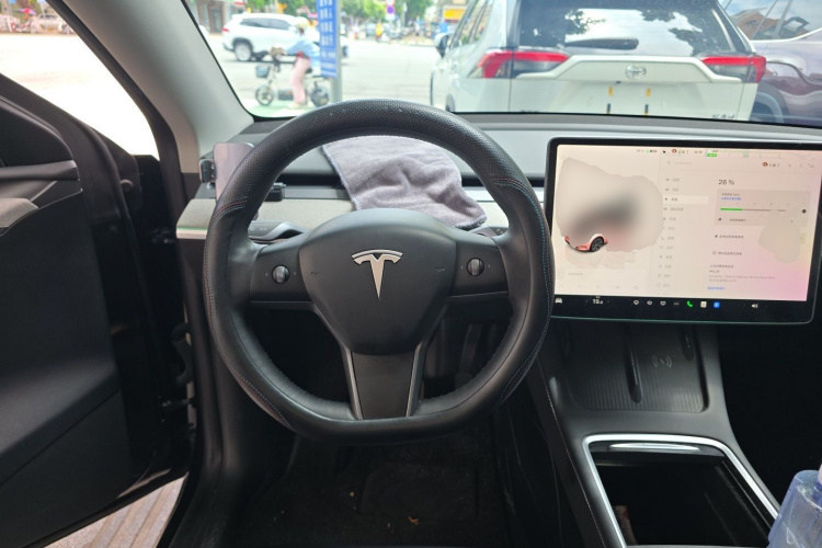 Tesla Model Y 2024 car image #11