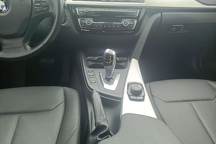 BMW 3 Series 2016 immagine di auto #14