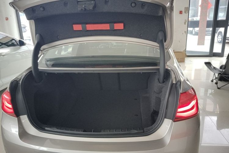 BMW 3 Series 2018 #19 BMW 3 Series 2018 car image #19