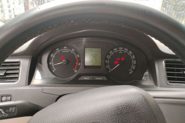 Skoda Rapid 2014 #13 Skoda Rapid 2014 image de voiture #13