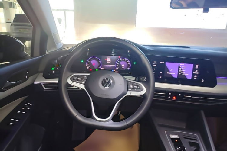 Volkswagen Golf 2022 car image #11
