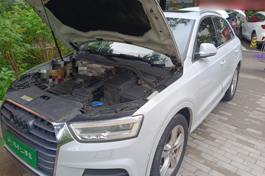 Audi Q3 2016 car image #12