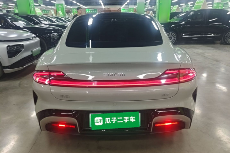MI SU7 2024 immagine di auto #6