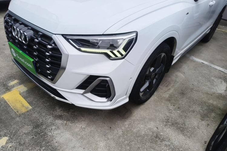 Audi Q3 2022 car image #23
