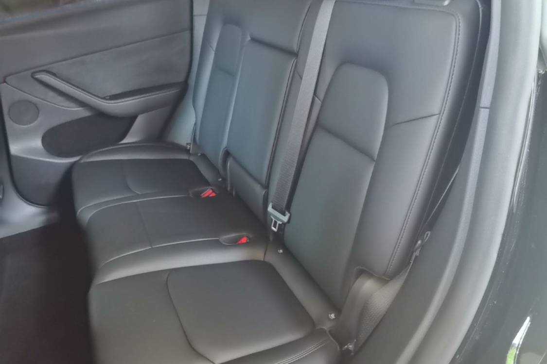 Tesla Model Y 2023 immagine di auto #13