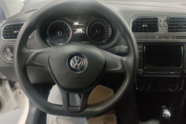 Volkswagen Polo 2015 #11 Volkswagen Polo 2015 car image #11