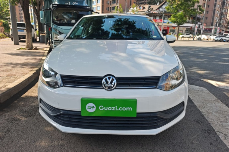 Volkswagen Polo 2015 car image #3