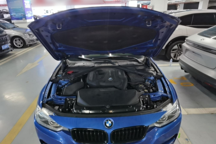 BMW 3 Series 2019 car image #20