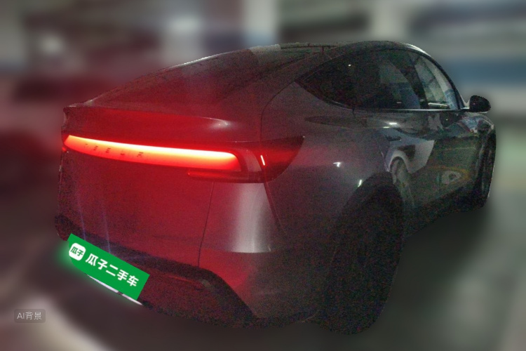 Tesla Model Y 2025 car image #7