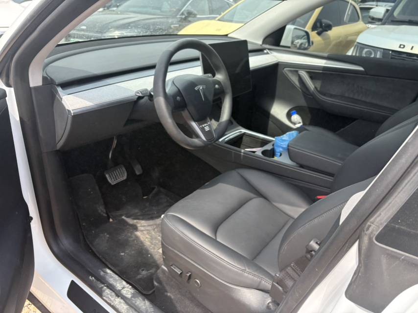 Tesla Model Y 2024 #4 Tesla Model Y 2024 car image #4