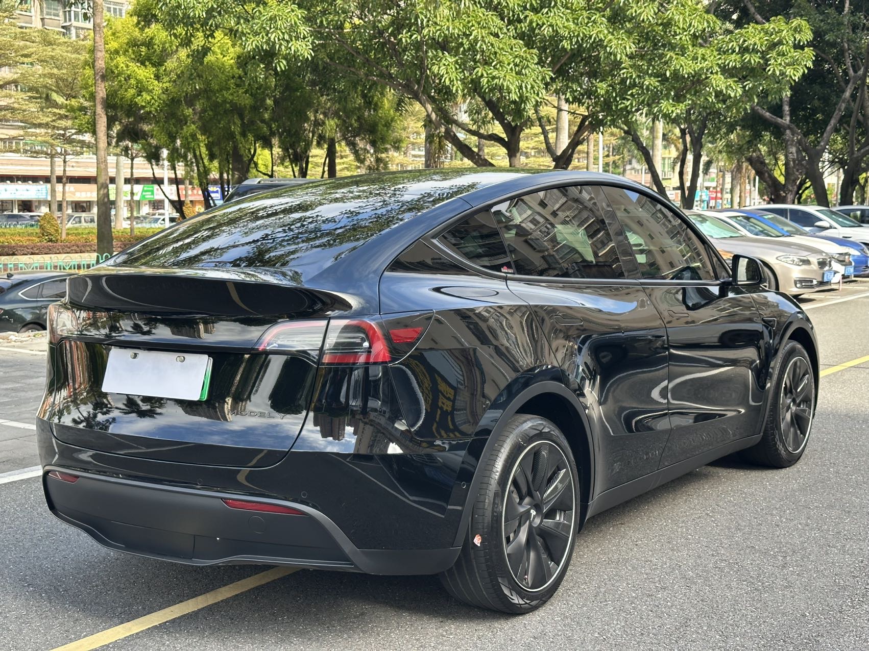 Tesla Model Y 2021 #6 Tesla Model Y 2021 car image #6