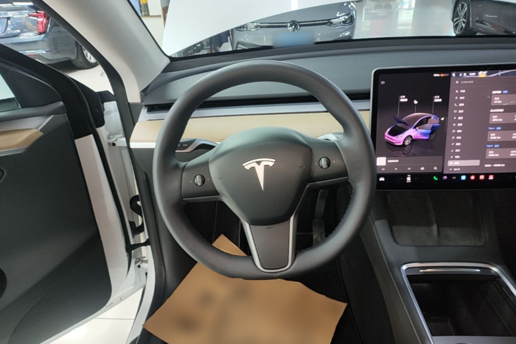 Tesla Model Y 2022 car image #11