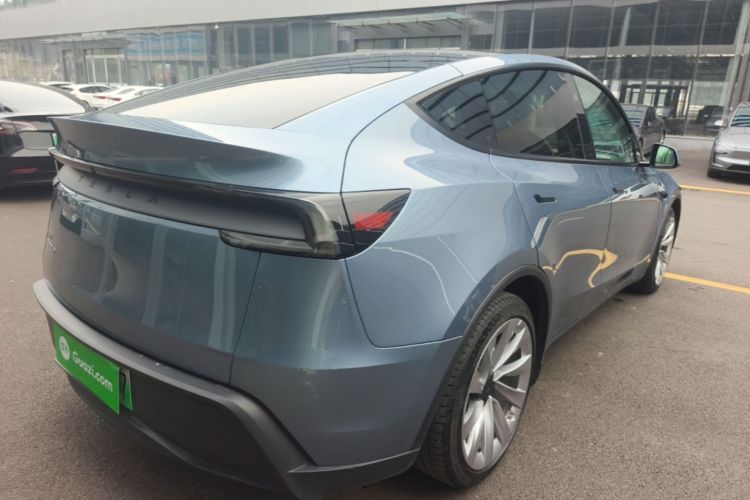 Tesla Model Y 2025 #7 Tesla Model Y 2025 car image #7