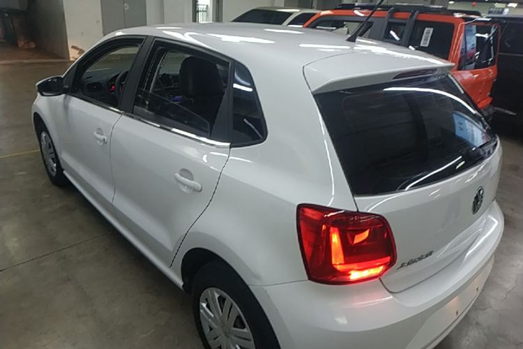 Volkswagen Polo 2015 car image #5
